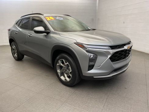 Used 2024 Chevrolet Trax LT w/ Driver Confidence Package FWD image 9