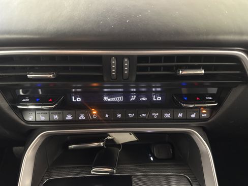 Certified 2025 MAZDA CX-70 Plug-In Hybrid w/ Premium Plus image 17