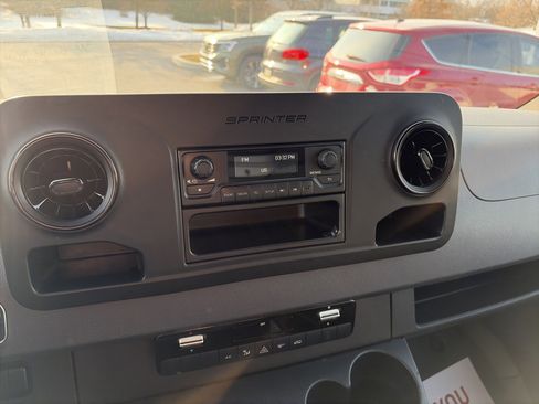 Used 2021 Mercedes-Benz Sprinter 1500 image 26