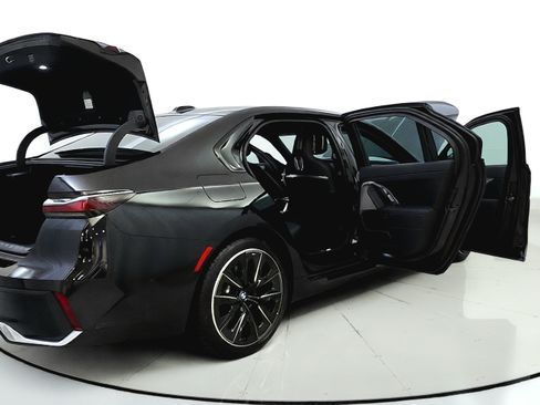 Used 2023 BMW 740i w/ Parking Assistance Package RWD image 14