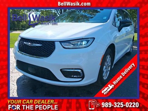 Used 2024 Chrysler Pacifica Touring-L FWD image 1