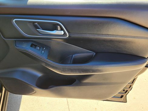 Used 2021 Nissan Rogue SV w/ Premium Package image 7