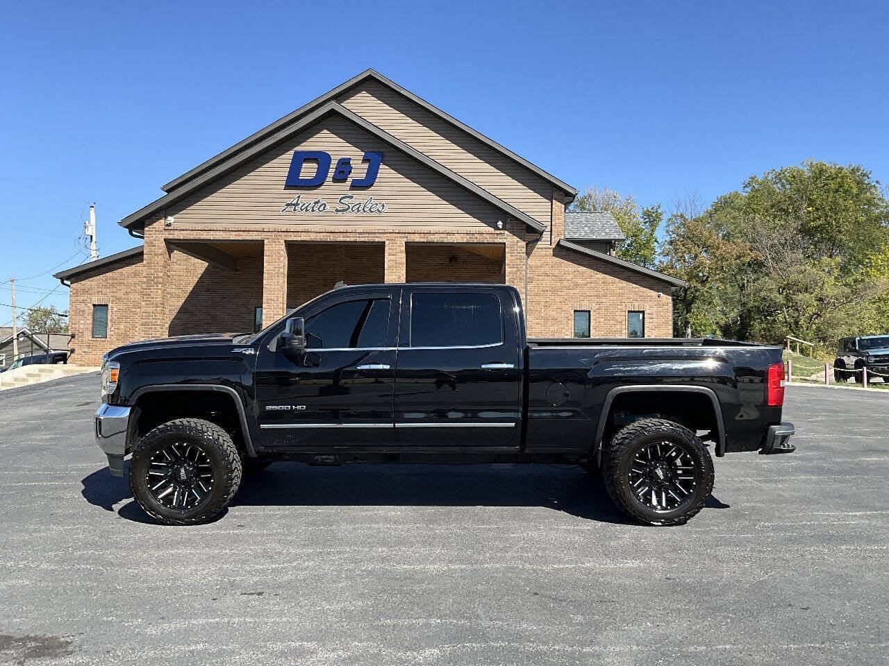Used 2015 GMC Sierra 2500 SLT w/ Duramax Plus Package AWD/4WD image 3