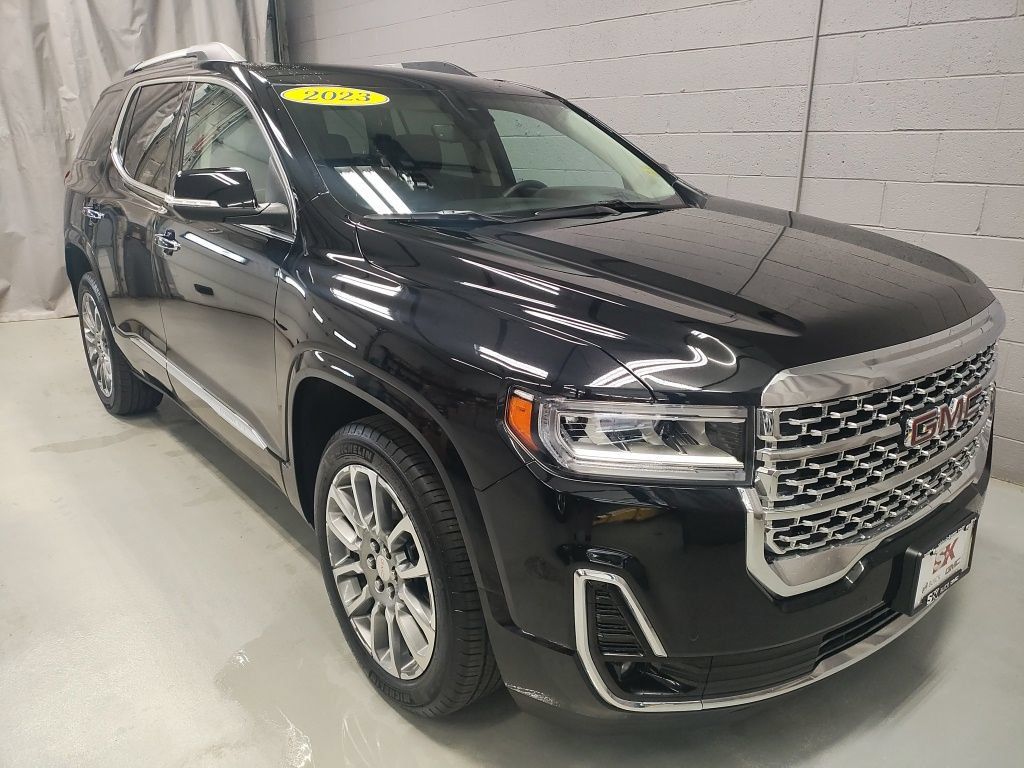 Used 2023 GMC Acadia Denali w/ Denali Technology Package FWD image 5