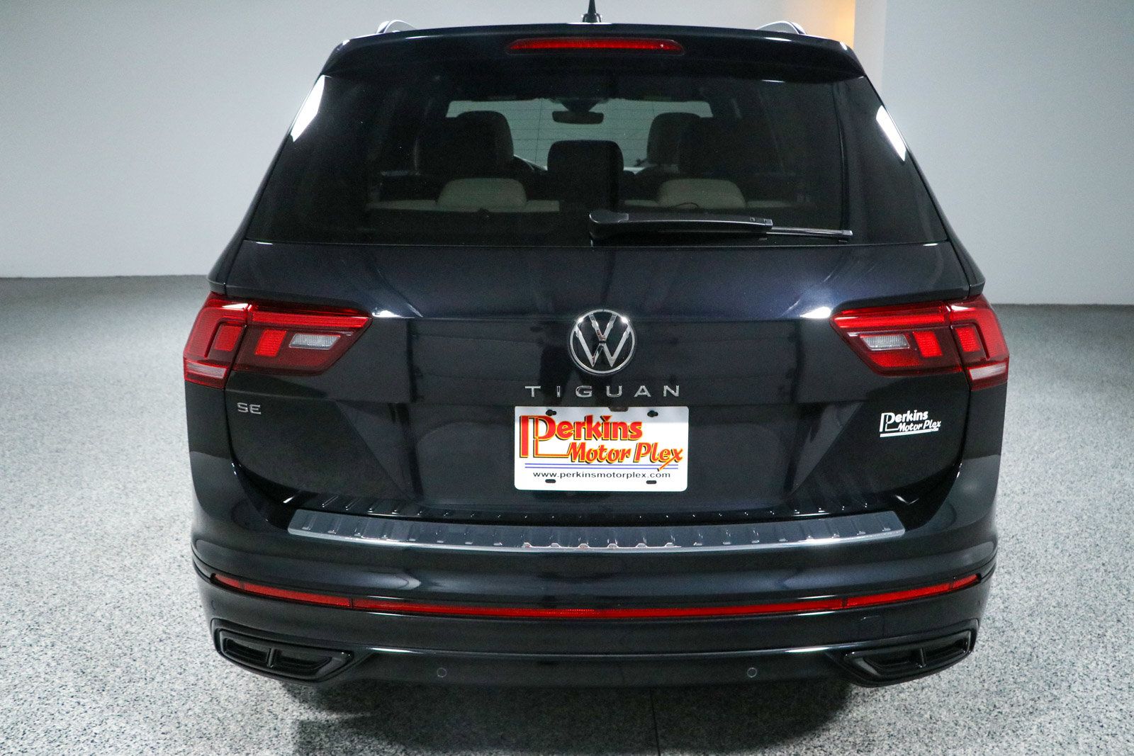 Used 2023 Volkswagen Tiguan SE R-Line FWD image 8