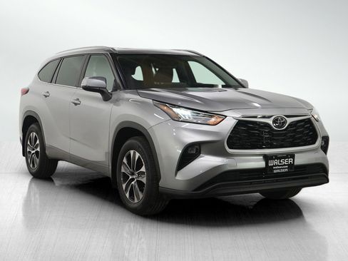 Used 2023 Toyota Highlander XLE image 7