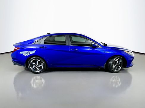 Used 2023 Hyundai Elantra SEL w/ Convenience Package FWD image 8