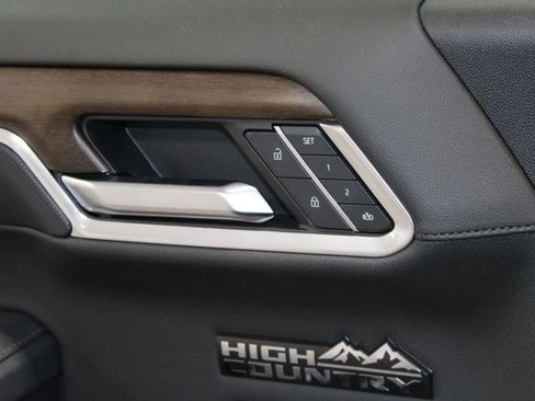 Used 2025 Chevrolet Silverado 1500 High Country w/ High Country Premium Package AWD/4WD image 26