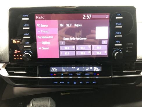 Used 2021 Toyota Sienna XLE FWD image 20