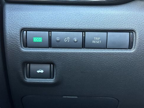 Used 2025 Nissan Sentra SV w/ SV Premium Package FWD image 29