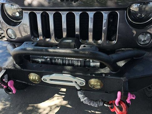 Used 2014 Jeep Wrangler Unlimited Sahara w/ Connectivity Group AWD/4WD image 13