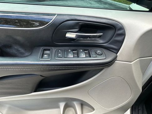 Used 2013 Chrysler Town & Country Touring image 16