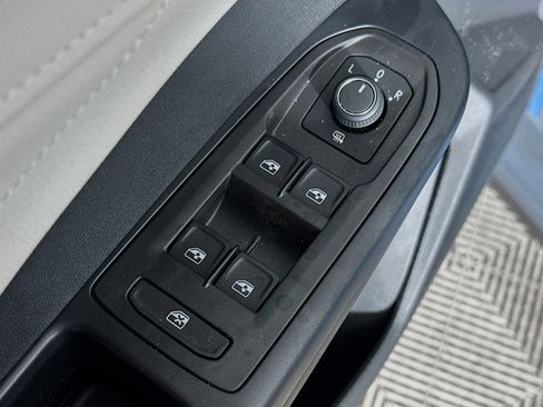 New 2026 Volkswagen Taos SEL image 18