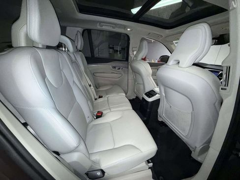 Used 2024 Volvo XC90 T8 Plus w/ Protection Package Premier AWD/4WD image 16