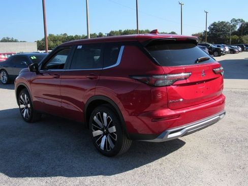 New 2025 Mitsubishi Outlander SE image 5