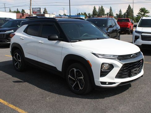 Used 2023 Chevrolet TrailBlazer RS w/ Sun and Liftgate Package AWD/4WD image 3