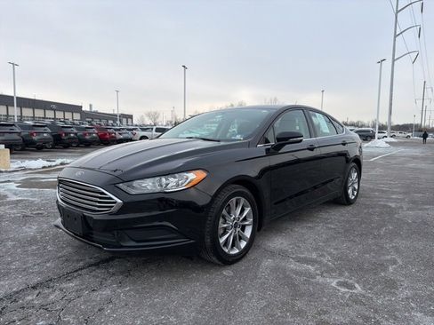 Used 2017 Ford Fusion SE image 3