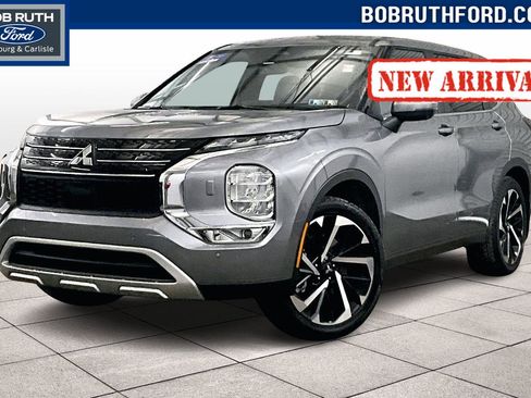 Used 2022 Mitsubishi Outlander SE image 1