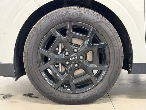 Used 2025 Kia Carnival SX FWD image 13