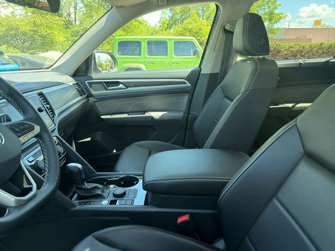 Used 2023 Volkswagen Atlas SE w/ Panoramic Sunroof Package AWD/4WD image 2