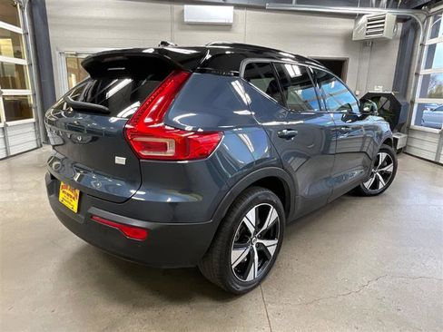 Used 2022 Volvo XC40 P8 Recharge Plus image 5