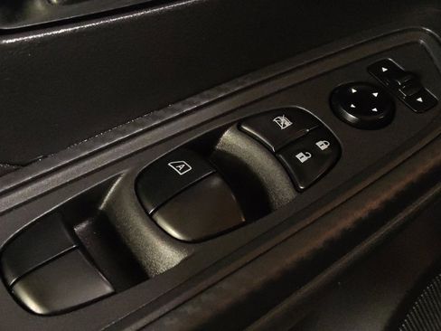 Used 2025 Nissan Versa SV image 27