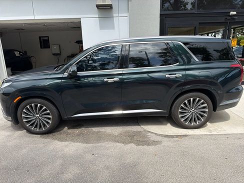 Used 2023 Hyundai Palisade Calligraphy FWD image 3