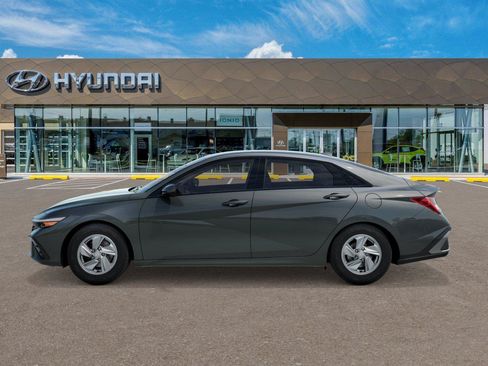 New 2026 Hyundai Elantra SE FWD image 3