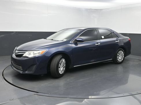Used 2014 Toyota Camry LE FWD image 16