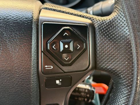 Used 2020 Toyota Tacoma TRD Off-Road AWD/4WD image 18