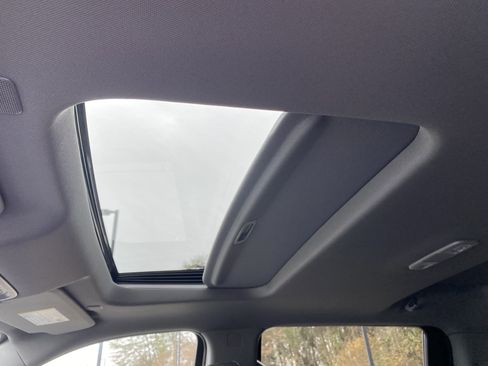 Used 2025 GMC Sierra 2500 SLT image 34