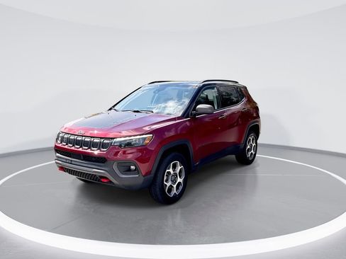 Used 2022 Jeep Compass Trailhawk w/ Trailhawk Elite Group image 3
