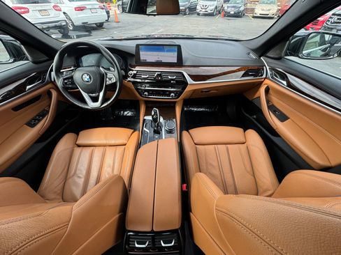 Used 2020 BMW 530i xDrive w/ Premium Package image 17