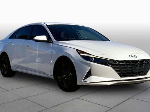 Used 2022 Hyundai Elantra SEL w/ Cargo Package image 3