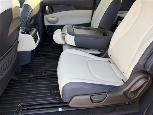New 2026 Kia Carnival SX FWD image 12