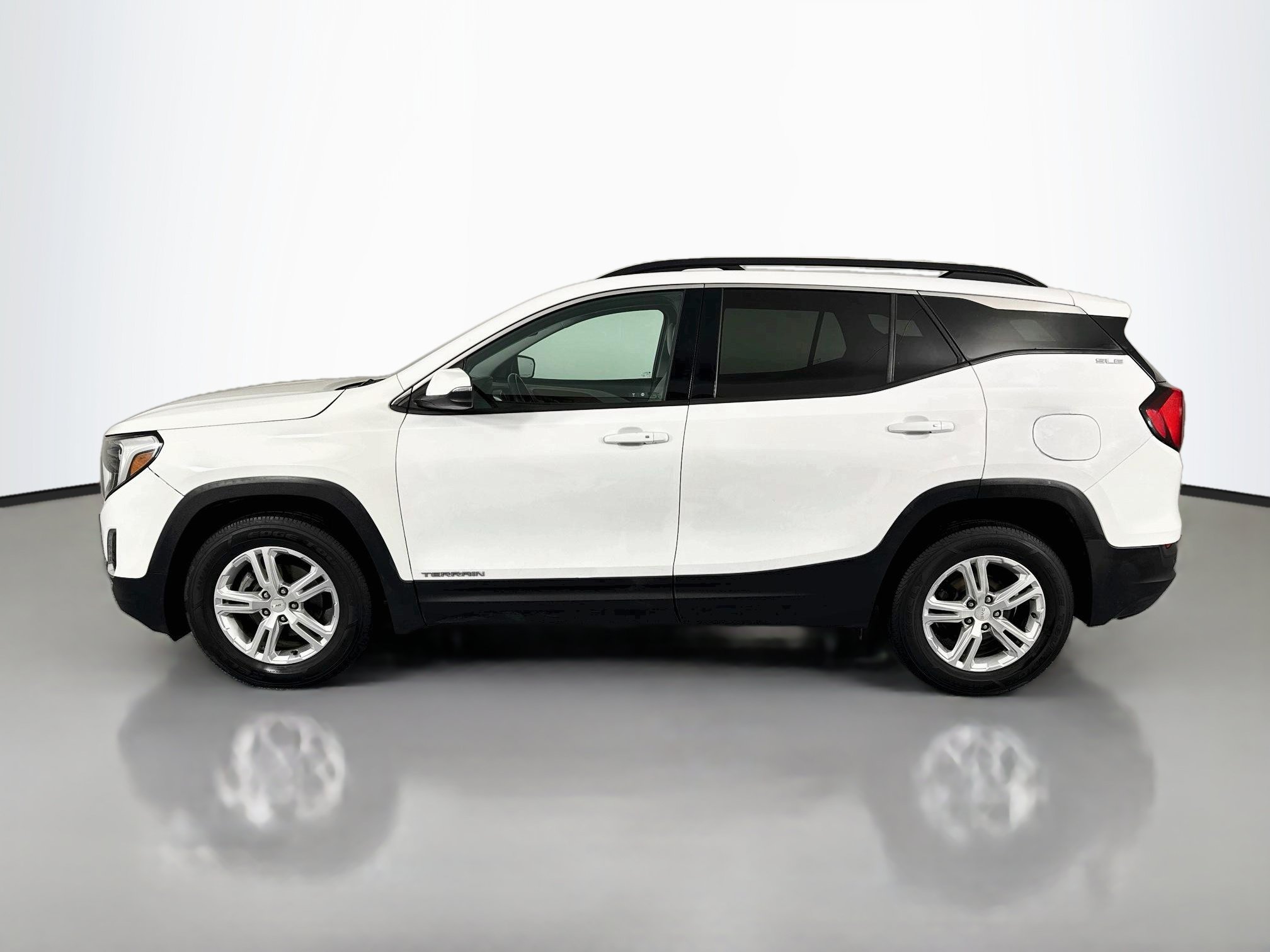 Used 2020 GMC Terrain SLE w/ Driver Convenience Package AWD/4WD image 8