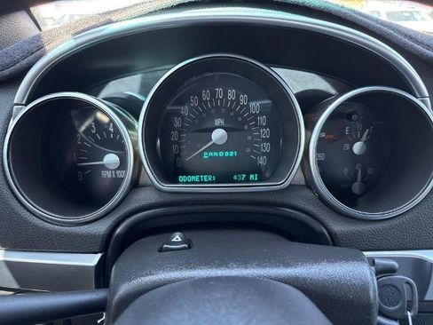 Used 2003 Chevrolet SSR w/ Preferred Equipment Group RWD image 8