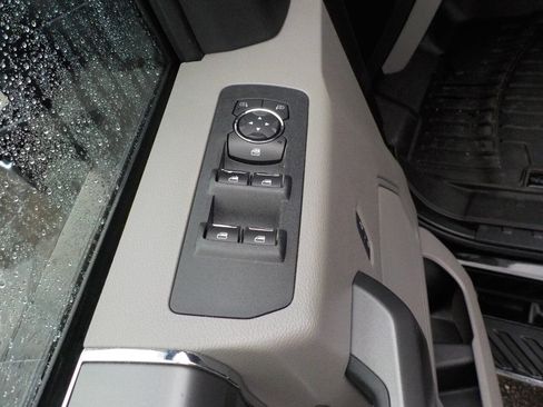 Used 2019 Ford F150 XLT w/ Equipment Group 302A Luxury image 18