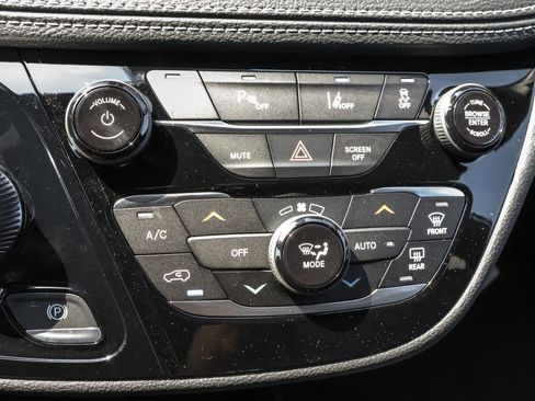 New 2026 Chrysler Pacifica Select image 17