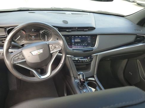 Used 2023 Cadillac XT6 Luxury image 10