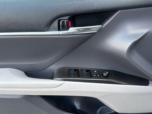 Used 2021 Toyota Camry SE image 10