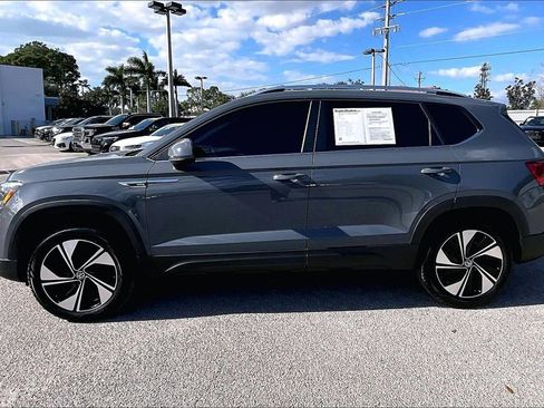 Certified 2024 Volkswagen Taos SE image 8
