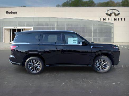 Certified 2026 INFINITI QX80 Pure w/ Cargo Package AWD/4WD image 4