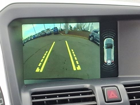 Used 2017 Volvo XC60 T6 Dynamic w/ Preferred Option Package image 19