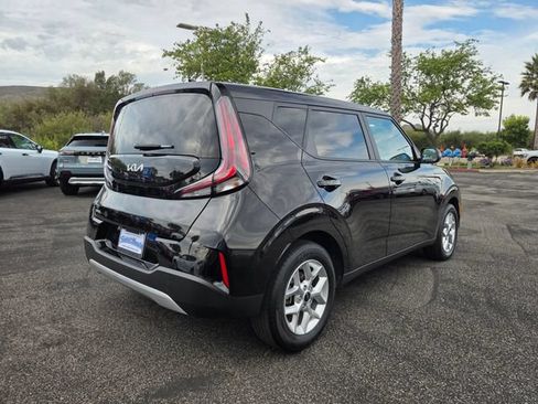Used 2025 Kia Soul LX w/ LX Technology Package FWD image 6