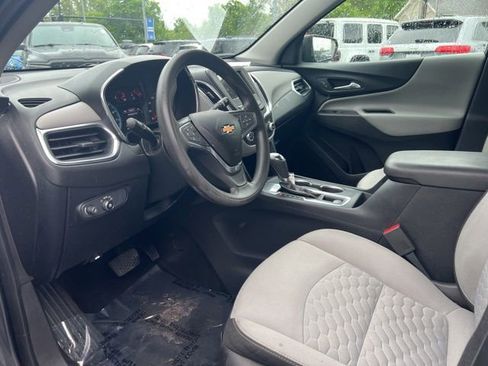 Used 2019 Chevrolet Equinox LS FWD image 2