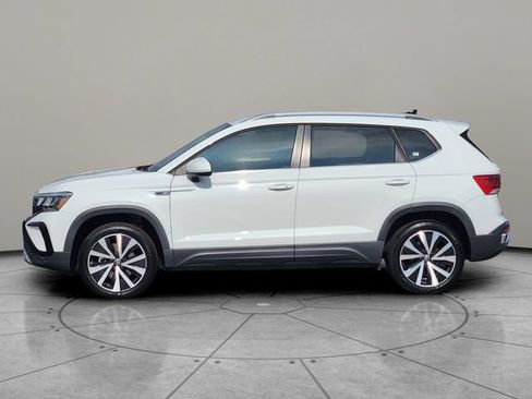 Used 2024 Volkswagen Taos SE FWD image 8