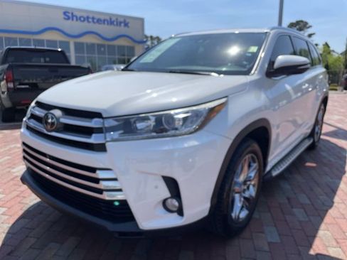 Used 2018 Toyota Highlander Limited Platinum image 1