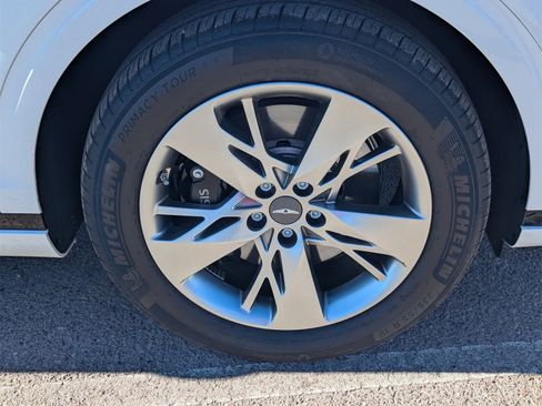 Used 2025 Genesis GV70 3.5T Sport image 9