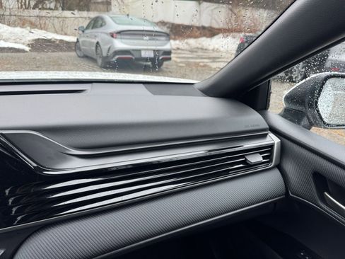 Used 2025 Toyota Camry SE image 31